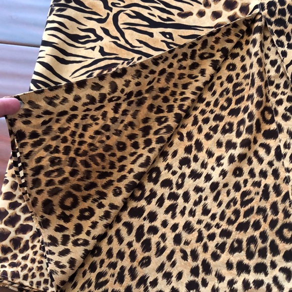 Leopard jungle print skirt with front slit. - Picture 3 of 5